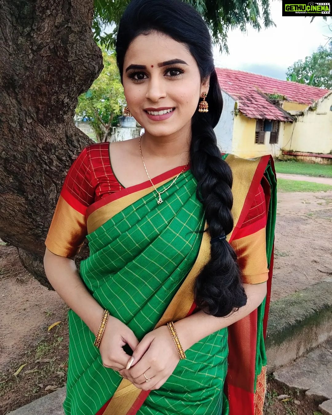 Rithika Tamil Selvi Instagram - புதுமை பொங்க ... இனிமை துவங்க...செல்வம் பொங்க.. வளமை தங்க.... இனிய தை திருநாள் நல் வாழ்த்துக்கள் 🙏😊 . . . #rithika #tamil_rithika #rithikavijaytv #vijaytelevision #RithikaTamilselvi #vijaystars #vijaytelevision