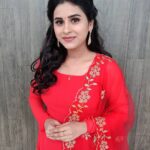 Rithika Tamil Selvi Instagram - It's Christmas season⛄🎄 MERRY CHRISTMAS to my insta family 🎉❤️ Watch Christmas kondattam tomorrow at 11am in @vijaytelevision . . . Outfit @sdduniqueboutique_97 . . . #Rithika #rithikavijaytv #vijaytvshows #vijaystars #vijaytelevision #christmas #christmasdress #tamil_rithika #christmasspecial #christmasshow