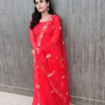 Rithika Tamil Selvi Instagram - It's Christmas season⛄🎄 MERRY CHRISTMAS to my insta family 🎉❤️ Watch Christmas kondattam tomorrow at 11am in @vijaytelevision . . . Outfit @sdduniqueboutique_97 . . . #Rithika #rithikavijaytv #vijaytvshows #vijaystars #vijaytelevision #christmas #christmasdress #tamil_rithika #christmasspecial #christmasshow