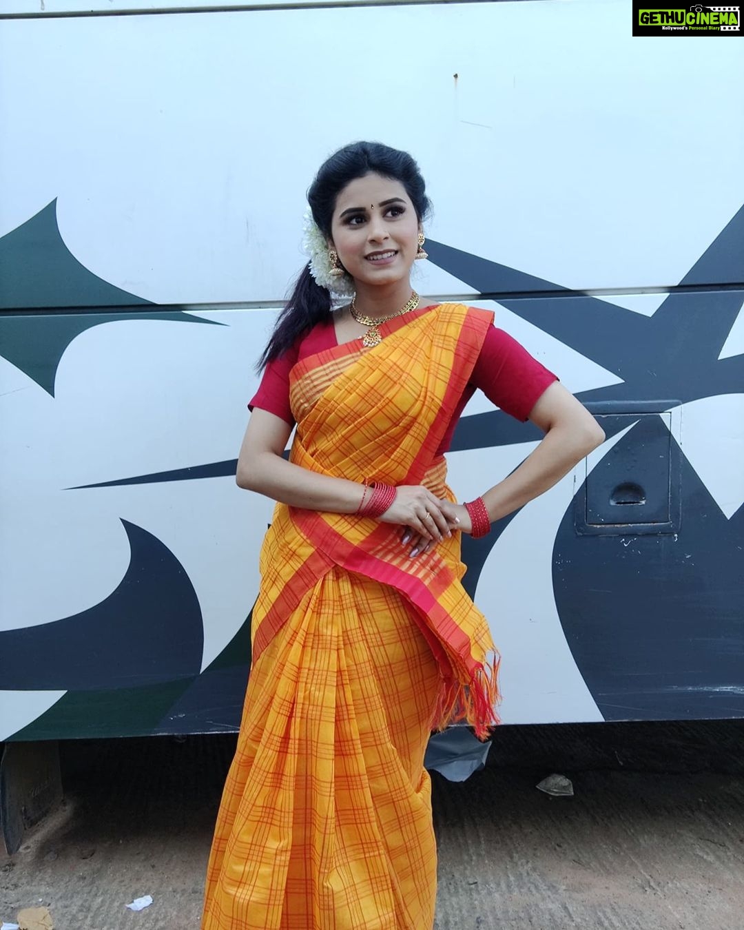 Rithika Tamil Selvi Instagram - Caption this look guys😀 . . . . #rithika #RithikaTamilselvi #tamil_rithika #vijaystars #vijaytelevision #Rithika