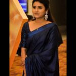 Rithika Tamil Selvi Instagram - BEST PERFORMER OF THE YEAR.... This is my first award for my work and I'm feeling thankful to all my friends and supporters who have always been there for me & trusting in me. I'll keep giving my best in what I do... Love u all ♥️ Thank U @fab_stars_iconic_awards @fab_by_faiza for the award 😊 @thenmalar_collectionz for the beautiful frame . . . . . #rithika #RithikaTamilselvi #tamil_rithika #vijaystars #vijaytelevision #rithikavijaytv #Rithika