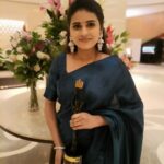 Rithika Tamil Selvi Instagram - BEST PERFORMER OF THE YEAR.... This is my first award for my work and I'm feeling thankful to all my friends and supporters who have always been there for me & trusting in me. I'll keep giving my best in what I do... Love u all ♥️ Thank U @fab_stars_iconic_awards @fab_by_faiza for the award 😊 @thenmalar_collectionz for the beautiful frame . . . . . #rithika #RithikaTamilselvi #tamil_rithika #vijaystars #vijaytelevision #rithikavijaytv #Rithika