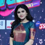 Rithika Tamil Selvi Instagram - Start music tonight at 8pm with Comedy Raja kalakal Rani team😊👆 @actressdeepaofficial @mathuraimuthuofficial @tsk_actor @pranikadhakshu @srisha04 @krishnaaajay @makapa_anand @djblackchennai . . Outfit @abinayadesignerstudio . . . . . #rithika #rithikavijaytv #vijaystars #startmusicseason3 #vijaytelevision #tamil_rithika
