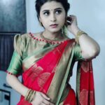 Rithika Tamil Selvi Instagram - TRUST your vibes... Energy doesn't lie... Have a great day people 😊✌️ . . . . . Saree @elegant_fashion_way Blouse designer @thisadesignstudio Jewellery @made_for_hers . . . #rithika #tamil_rithika #RithikaTamilselvi #vijaystars #vijaytelevision #sareelove #traditional #traditionalsaree #redsaree