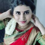 Rithika Tamil Selvi Instagram - TRUST your vibes... Energy doesn't lie... Have a great day people 😊✌️ . . . . . Saree @elegant_fashion_way Blouse designer @thisadesignstudio Jewellery @made_for_hers . . . #rithika #tamil_rithika #RithikaTamilselvi #vijaystars #vijaytelevision #sareelove #traditional #traditionalsaree #redsaree