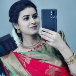 Rithika Tamil Selvi Instagram - TRUST your vibes... Energy doesn't lie... Have a great day people 😊✌️ . . . . . Saree @elegant_fashion_way Blouse designer @thisadesignstudio Jewellery @made_for_hers . . . #rithika #tamil_rithika #RithikaTamilselvi #vijaystars #vijaytelevision #sareelove #traditional #traditionalsaree #redsaree