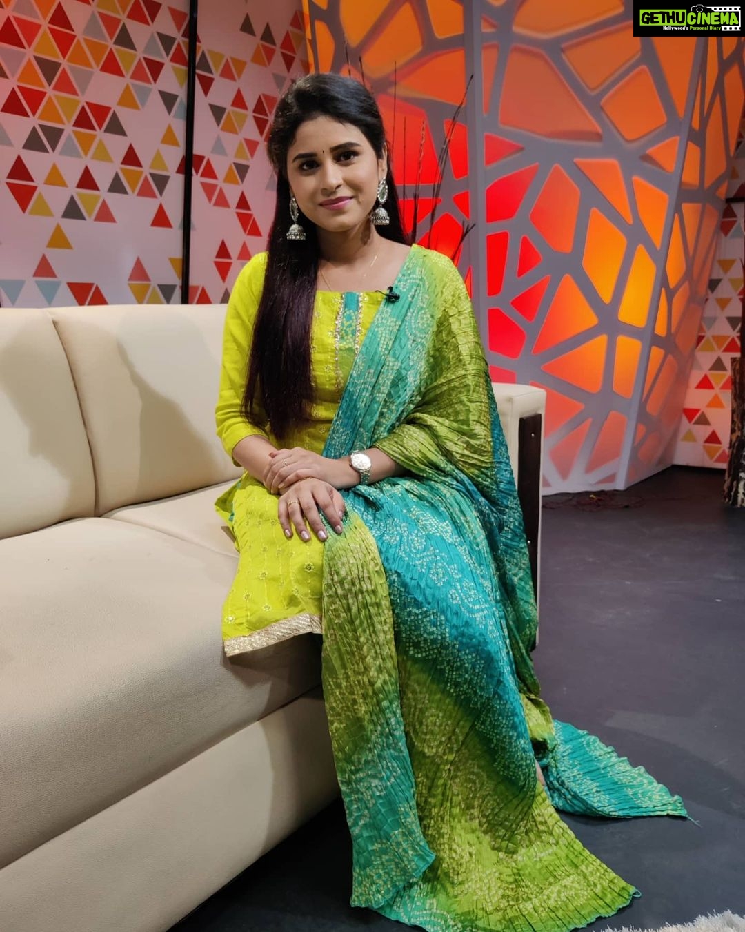 Rithika Tamil Selvi Instagram - 😊 @bjbala_kpy @kuraishi_the_entertainer @sarath_kpy . . . Chudi @elegant_fashion_way Designer @thisadesignstudio . . . #rithika #RithikaTamilselvi #tamil_rithika #vijaystars #vijaytelevision