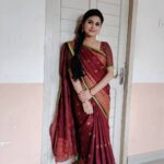 Rithika Tamil Selvi Instagram - Always look on the bright side of Life. Good noon✌️😊 . . . . Saree @ashas_womens_collection Blouse @saleemakamal . . . #Rithika #rithikavijaytv #vijaystars #vijaytelevision #amirthabaakiyalakshmi #baakiyalakshmi #baakiyalakshmi_serial