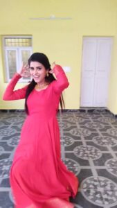 Rithika Tamil Selvi Instagram - Going with the trend☺
. 
. 
. 
. 
#Rithika #rithikavijaytv #vijaystars #vijaytelevision #tamil_rithika #pervechalum #tamilrithika #rithika #rithikacwc #reelsindia #reelsinstagram