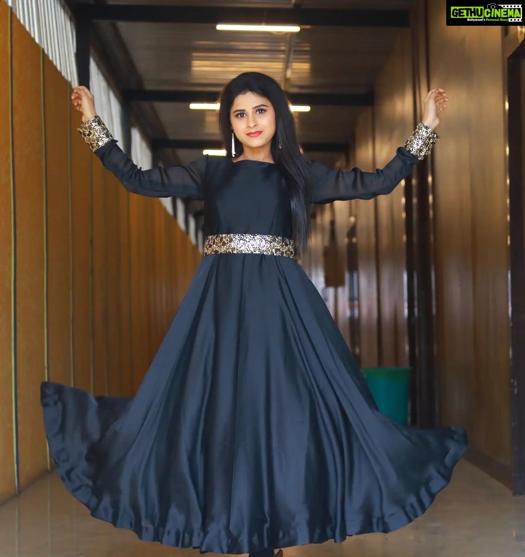 Rithika Tamil Selvi Instagram - 🖤😊 . . . . Designer @thisadesignstudio . . . #rithika #rithikavijaytv #comedyrajakalakkalrani #tamil_rithika