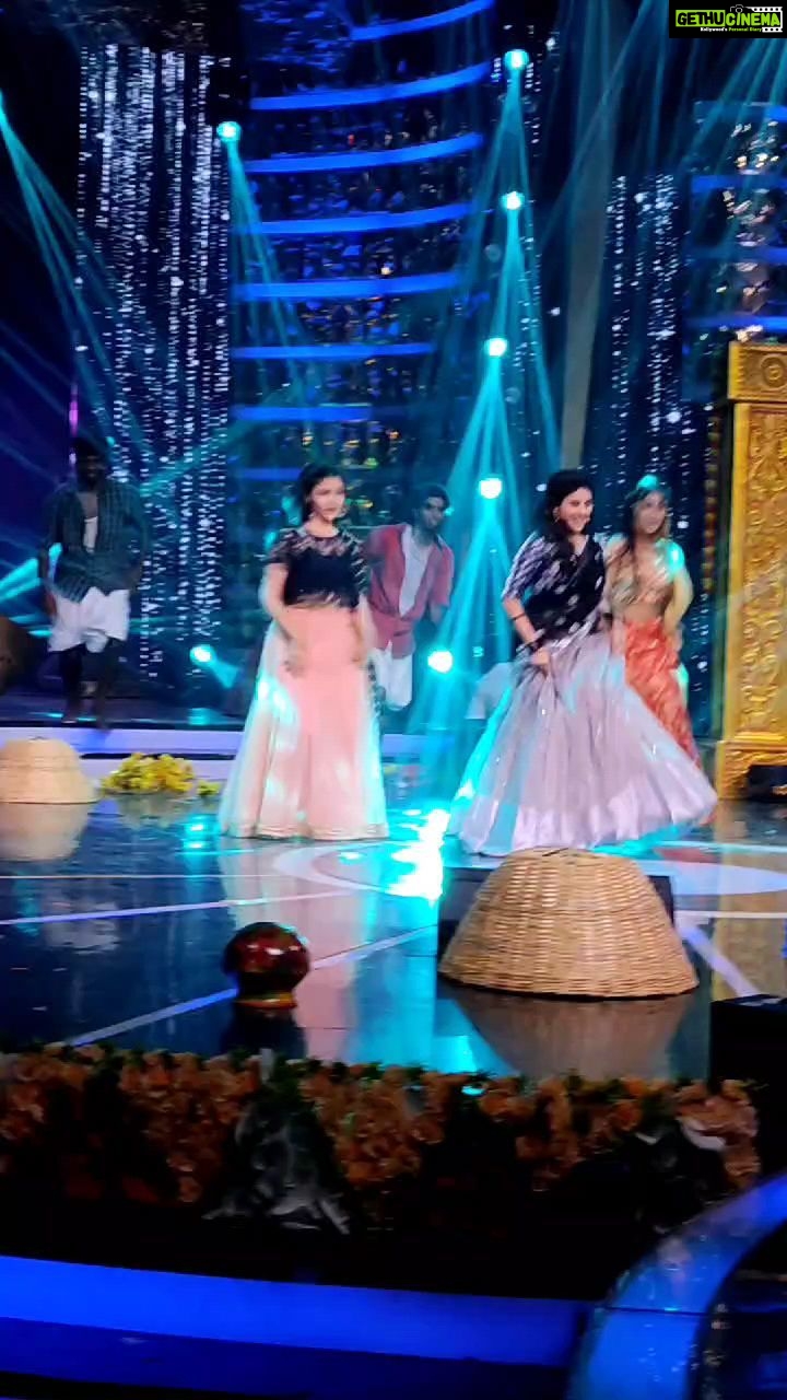 Rithika Tamil Selvi Instagram - Stage rehearsals be like 👆😊 . . . #rithika #rithikavijaytv #vijaystars#reelsindia #reelsinstagram