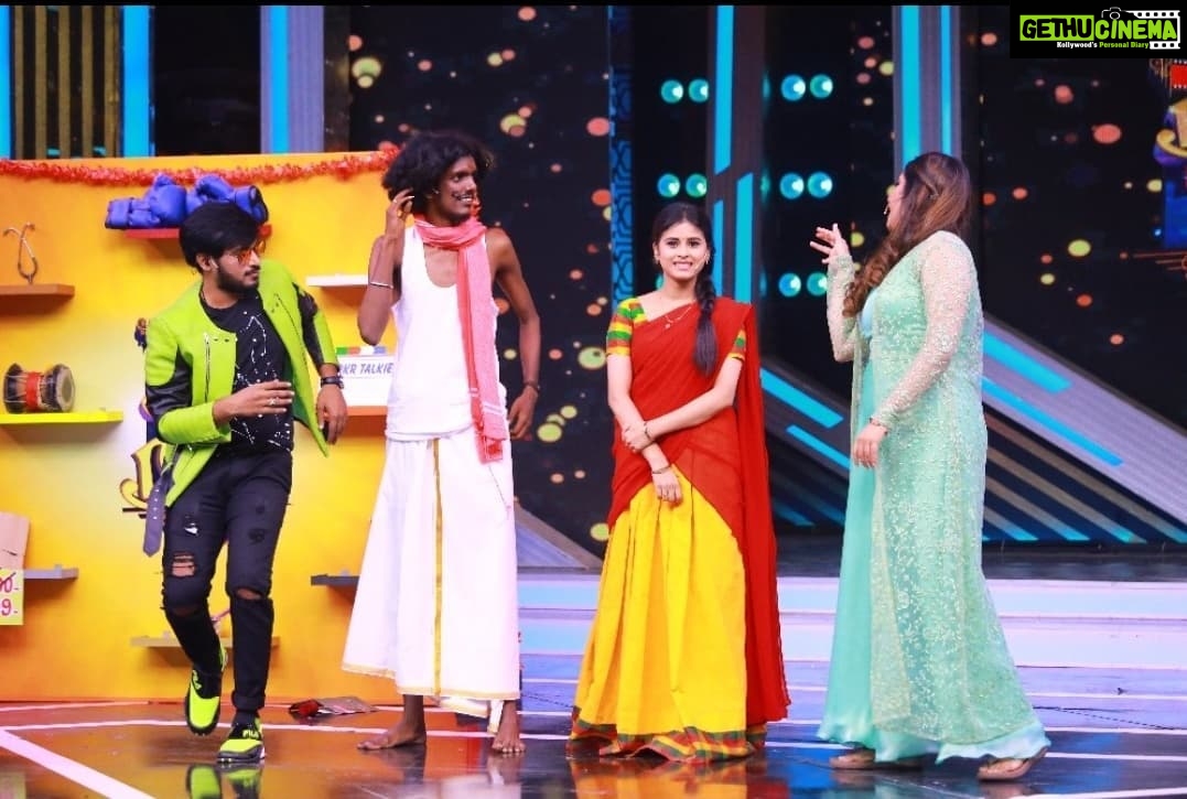 Rithika Tamil Selvi Instagram - Pics with my fiction & non fiction pairs on television @bjbala_kpy @iamvjvishal . . . Pc : @vishnukanth_gk . . . #rithika #tamil_rithika #rithikavijaytv #vijaystars #vijaytelevision #comedyrajakalakkalrani #crkr