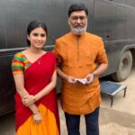 Rithika Tamil Selvi Instagram - Happy to meet the great legend k.Bhagyaraj sir... 😊 Guess my look in upcoming episode friends..!! . . . Pc : @vishnukanth_gk . . . #rithika #vijaytelevision #vijaytvrithika #rithikavijaytv #crkr #comedyrajakalakkalrani