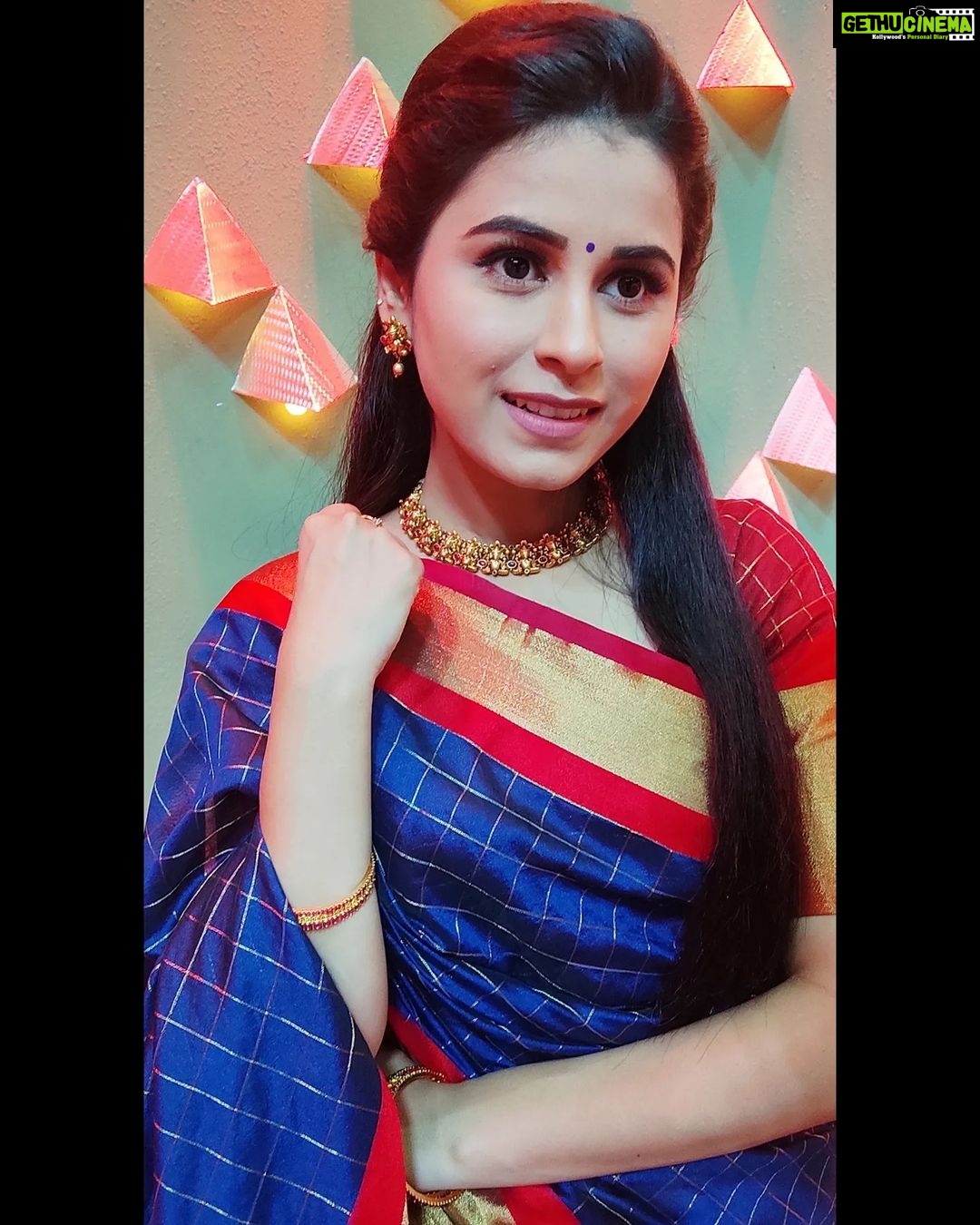 Rithika Tamil Selvi Instagram - Nothing makes a woman look more beautiful like a saree does!! π . . . Jewellery from @made_for_hers . . . #Rithika #rithikavijaytv #tamil_rithika #vijaystars #sareelove #rithikacookwithcomali #tamilselvi_rithika #rithika