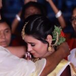 Rithika Tamil Selvi Instagram - Dream come true moments 🥹❤️ MUA @profile_makeover Hair stylist @mani_stylist_ Groom makeup & hair stylist @chella_hair_makeup Blouse @knotweddinghouse Kasavu @ar_handlooms_kuthampully Maangtikka @vivahbridalcollections Mehendi @aravinth_mehendi_makeup . . . #rithika #tamil_rithika #rithikawedding #keralawedding #guruvayoorwedding #vinurithika #vijaystars #vijaytelevision