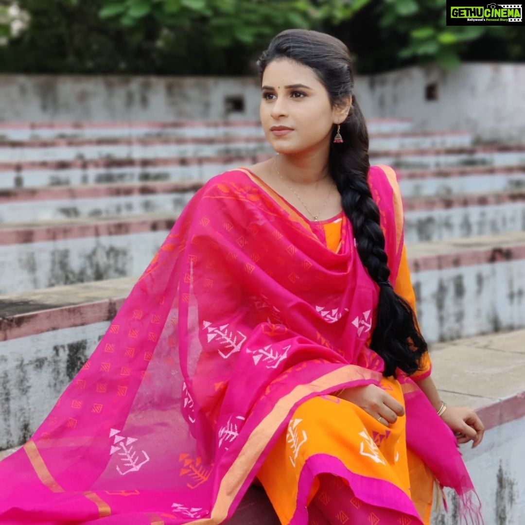 Rithika Tamil Selvi Instagram - Value yourself.. Rest will follow βπ . . . Chudi from @ashas_womens_collection Designer @saleemakamal . . #Rithika #tamil_rithika #rithikavijaytv #amirthabaakiyalakshmi #amirtha #rithika #chudidar