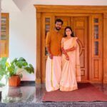 Rithika Tamil Selvi Instagram - எங்கள் திருமணத்திற்க்கு வாழ்த்திய அனைத்து நல் உள்ளங்களுக்கும் எமது மனமார்ந்த நன்றிகள்🙏🏻🤗❤️ . . . . . #rithika #tamil_rithika #rithikawedding #rithikamarriage