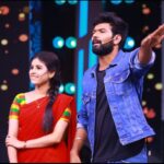 Rithika Tamil Selvi Instagram - Pics with my fiction & non fiction pairs on television @bjbala_kpy @iamvjvishal . . . Pc : @vishnukanth_gk . . . #rithika #tamil_rithika #rithikavijaytv #vijaystars #vijaytelevision #comedyrajakalakkalrani #crkr