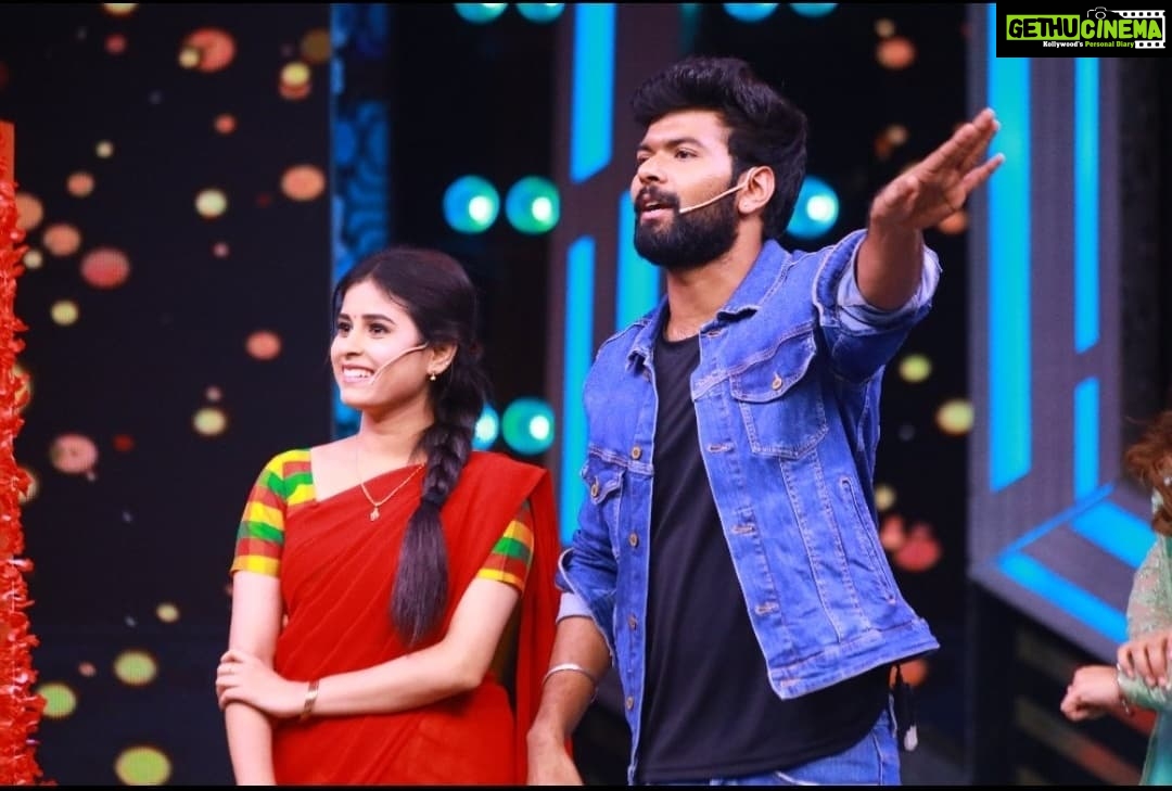Rithika Tamil Selvi Instagram - Pics with my fiction & non fiction pairs on television @bjbala_kpy @iamvjvishal . . . Pc : @vishnukanth_gk . . . #rithika #tamil_rithika #rithikavijaytv #vijaystars #vijaytelevision #comedyrajakalakkalrani #crkr