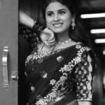 Rithika Tamil Selvi Instagram – விநாயகர் சதுர்த்தி நல்வாழ்த்துக்கள்🙏😊
. 
. 
. 
Pc : @vishnukanth_gk

#rithika #tamil_rithika #vijaystars #rithikavijaytv #baakiyalakshmi #baakiyalakshmi_serial #baakiyalakshmi_vijaytv #blacklove #traditionalwear #halfsaree