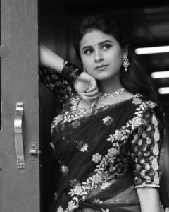 Rithika Tamil Selvi Instagram - விநாயகர் சதுர்த்தி நல்வாழ்த்துக்கள்🙏😊
. 
. 
. 
Pc : @vishnukanth_gk

#rithika #tamil_rithika #vijaystars #rithikavijaytv #baakiyalakshmi #baakiyalakshmi_serial #baakiyalakshmi_vijaytv #blacklove #traditionalwear #halfsaree
