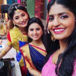 Rithika Tamil Selvi Instagram - Happy faces 😀❤ . . . #Rithika #rithikacookwithcomali #cookwithcomali2 #cookwithcomalicelebration #cookwithcomaliseason2 #cookwithcomalifamily #cookwithcomali #vijaystars #vijaytelevision #vijaytvartist #vijaytvshows #stressbuster #tamil_rithika #tamilselvi_rithika #rithikavijaytv #rithikacwc