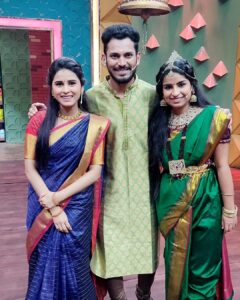 Rithika Tamil Selvi Instagram - Happy faces 😀❤
. 
. 
. 
#Rithika #rithikacookwithcomali #cookwithcomali2 #cookwithcomalicelebration #cookwithcomaliseason2 #cookwithcomalifamily #cookwithcomali #vijaystars #vijaytelevision #vijaytvartist #vijaytvshows #stressbuster #tamil_rithika #tamilselvi_rithika #rithikavijaytv #rithikacwc