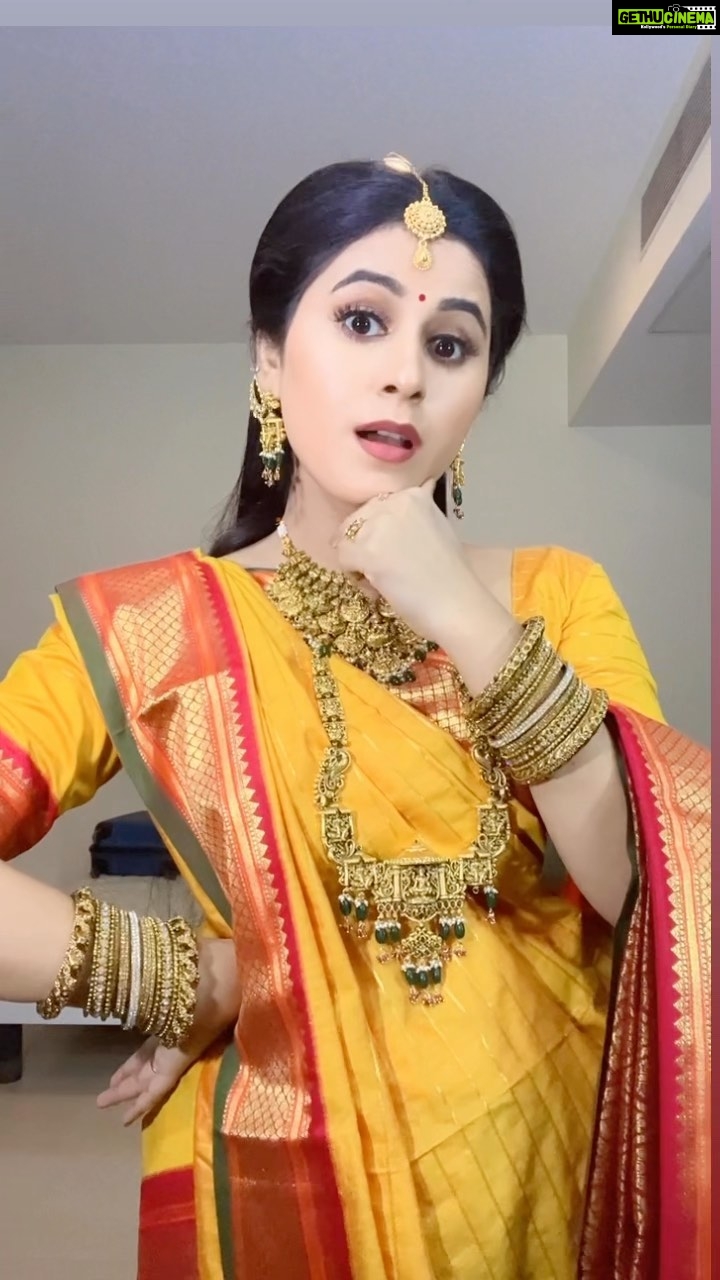 Rithika Tamil Selvi Instagram - Was thinking to do reel in this song… then I found an apt look. So yeah.. ! Here’s my version 😉 . . . . . #rithika #tamil_rithika #reelsinstagram #reelsinstagram #vijaystars #vijaytelevision