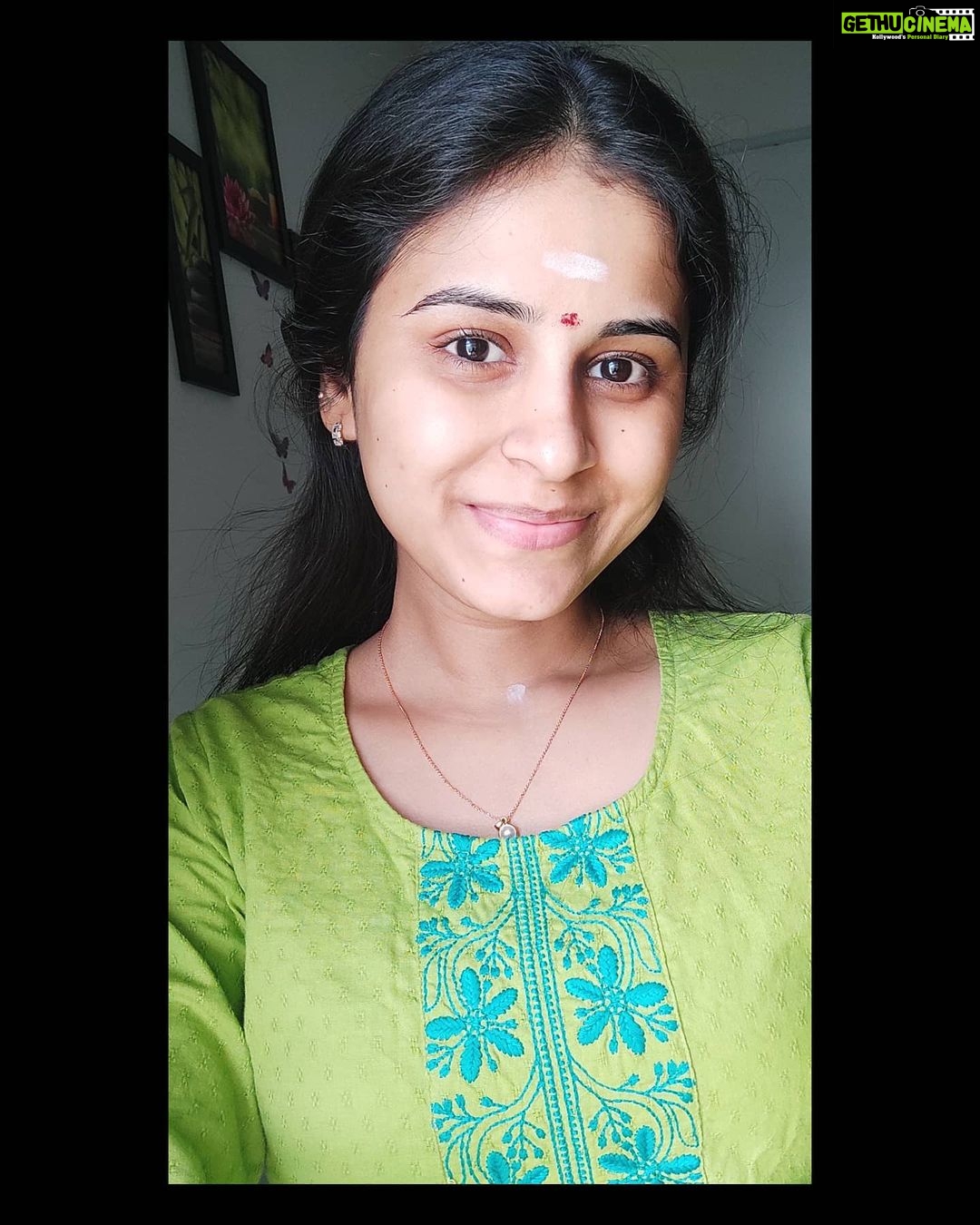 Rithika Tamil Selvi Instagram - Be THANKFUL for what u have. Be FEARLESS for what u want✌☘️ Good morning🌞 Have a wonderful day my insta family ❤ . . . #Rithika #tamilselvi_rithika #tamil_rithika #rithika #rithikavijaytv #vijaystars #mornigvibes