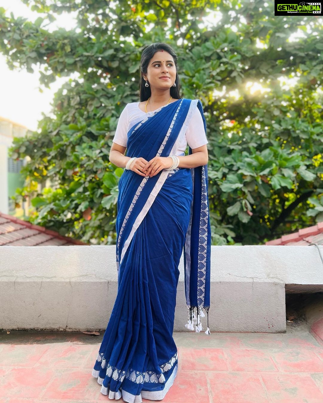 Rithika Tamil Selvi Instagram - “The only way to do great work is to love what u do”. -Steve jobs Good evening people 😊 Saree @ashas_womens_collection Blouse @niraa_celebrating_fashions . . . #rithika #tamil_rithika #vijaystars #vijaytelevision #amirthabaakiyalakshmi #baakiyalakshmi_vijaytv #sareelove #cottonsaree
