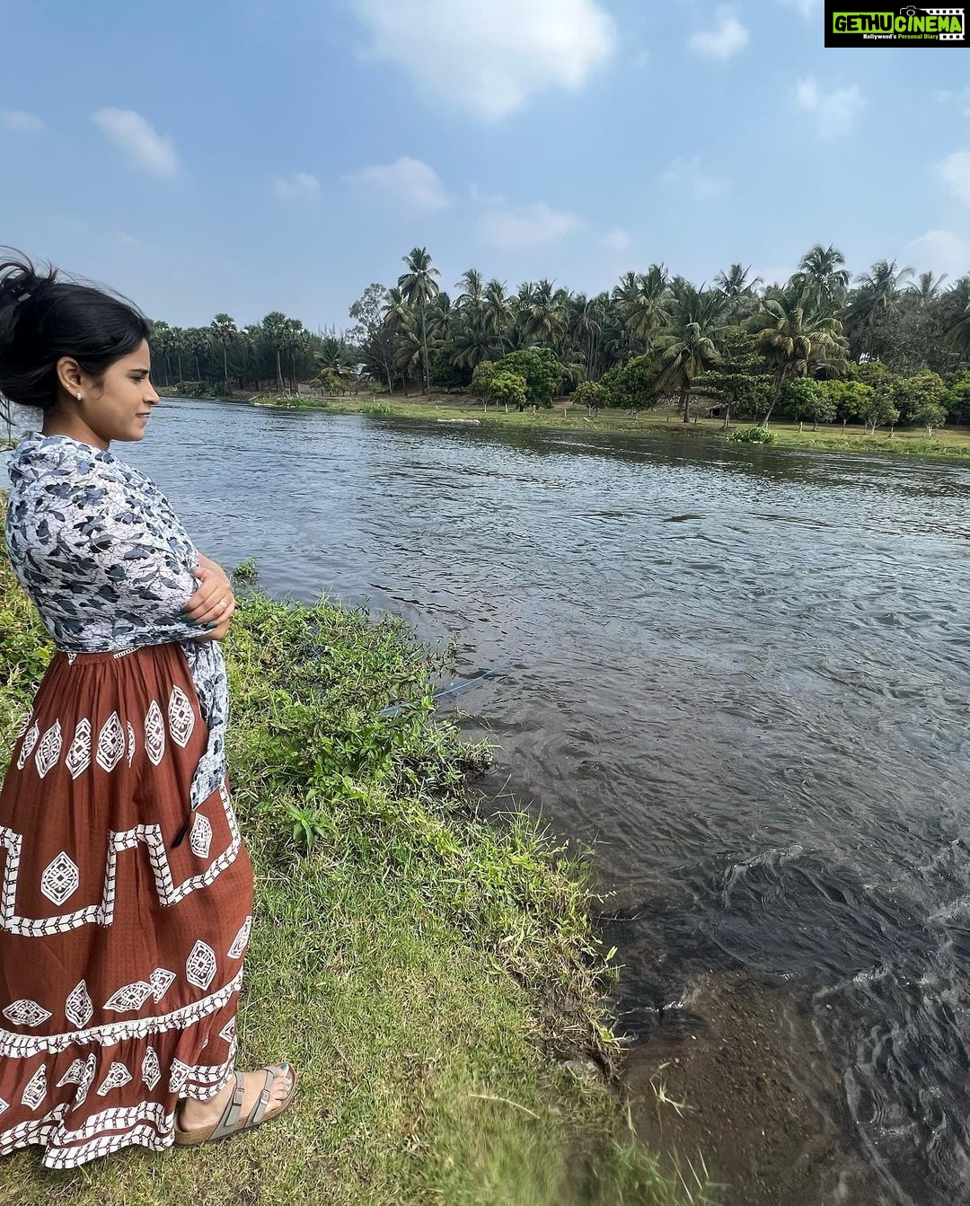 Rithika Tamil Selvi Instagram - ❤️ ☮️ ✌️ . . . . #happiness #lovepeacehappiness #positivevibes #positivevibesonly #peaceofmind #pollachi #riverside #pollachiriver #tamil_rithika #rithika #rithikavijaytv #rithikatamilselvi #vijaystars #cocolagoonpollachi #cocolagoon #vacationmode Pollachi