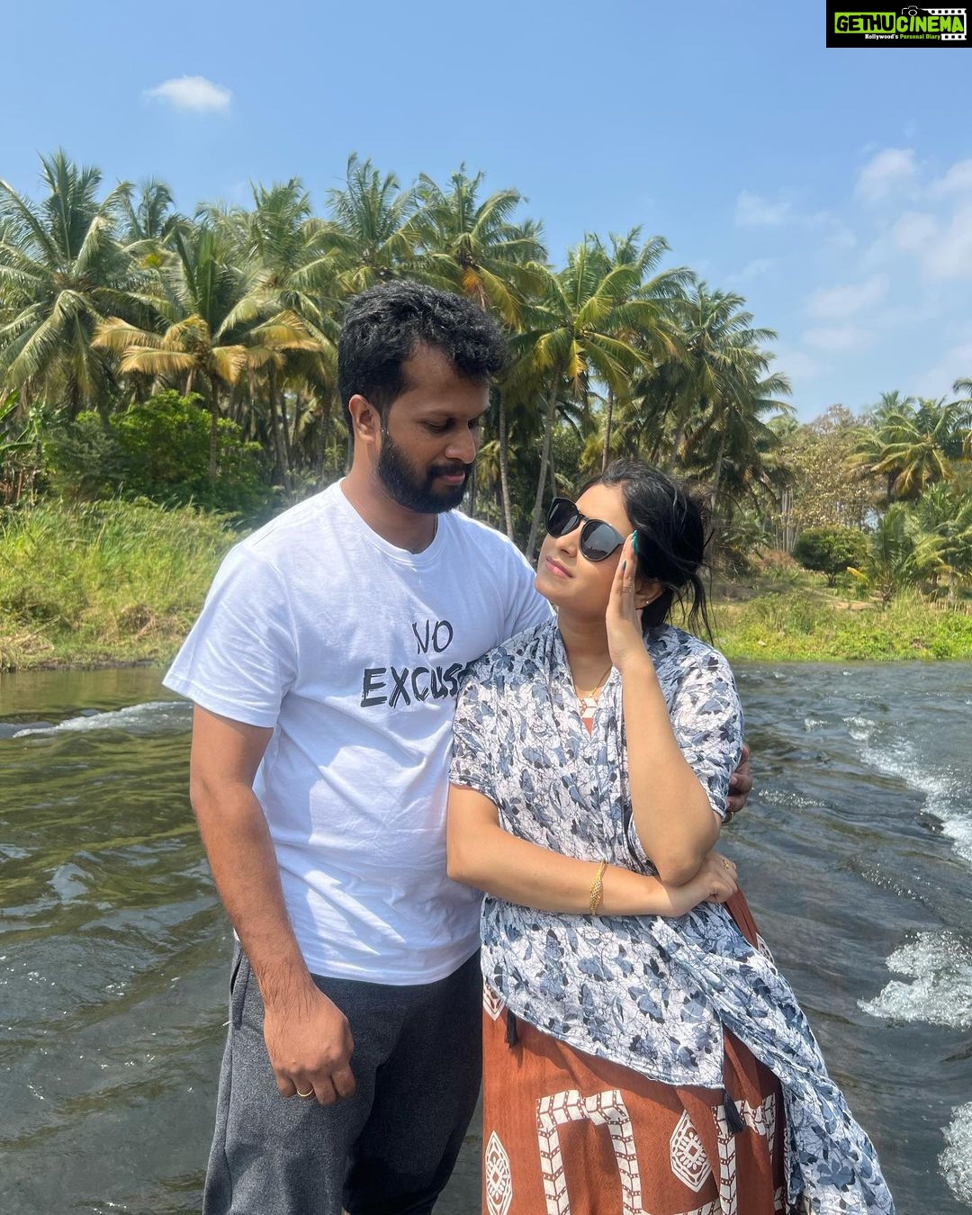 Rithika Tamil Selvi Instagram - ❤️ ☮️ ✌️ . . . . #happiness #lovepeacehappiness #positivevibes #positivevibesonly #peaceofmind #pollachi #riverside #pollachiriver #tamil_rithika #rithika #rithikavijaytv #rithikatamilselvi #vijaystars #cocolagoonpollachi #cocolagoon #vacationmode Pollachi