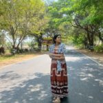 Rithika Tamil Selvi Instagram - ❤️ ☮️ ✌️ . . . . #happiness #lovepeacehappiness #positivevibes #positivevibesonly #peaceofmind #pollachi #riverside #pollachiriver #tamil_rithika #rithika #rithikavijaytv #rithikatamilselvi #vijaystars #cocolagoonpollachi #cocolagoon #vacationmode Pollachi