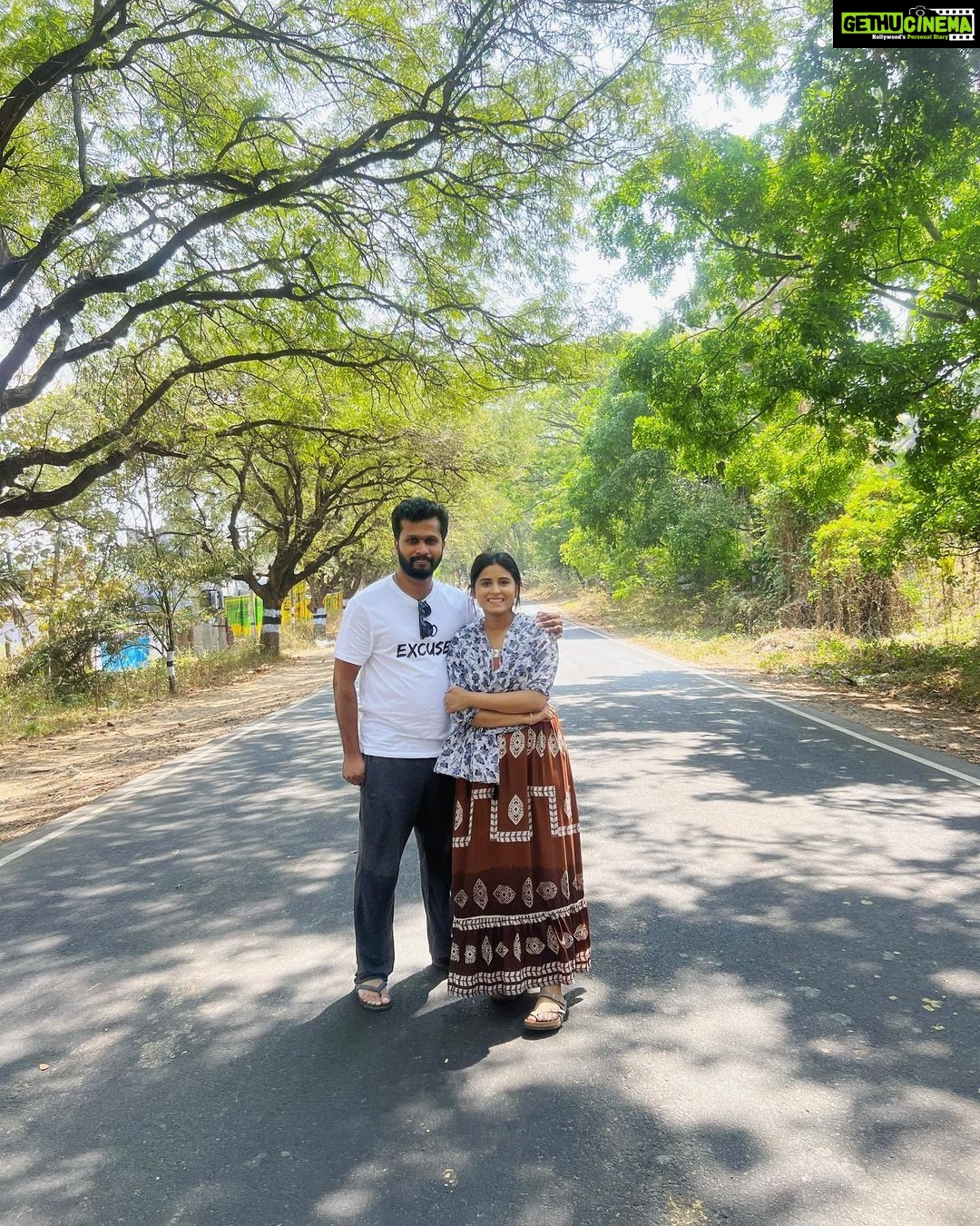 Rithika Tamil Selvi Instagram - ❤️ ☮️ ✌️ . . . . #happiness #lovepeacehappiness #positivevibes #positivevibesonly #peaceofmind #pollachi #riverside #pollachiriver #tamil_rithika #rithika #rithikavijaytv #rithikatamilselvi #vijaystars #cocolagoonpollachi #cocolagoon #vacationmode Pollachi