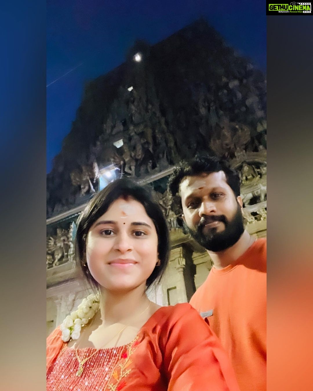 Rithika Tamil Selvi Instagram - மதுரை மண்ணில்😊🙏🏻 . . . #rithika #tamil_rithika #vinurithika #maduraimeenakshiammantemple #madurai #pandiyanadu #maduraimeenakshitemple #vijaystars #vijaytelevision #goodvibes #templesofindia #templecity Madurai Meenakshi Temple