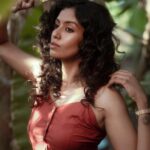 Roshini Haripriyan Instagram – Eyes tell what words can’t 🤍

Photography @irst_photography 

#roshniharipriyan #red #potraits