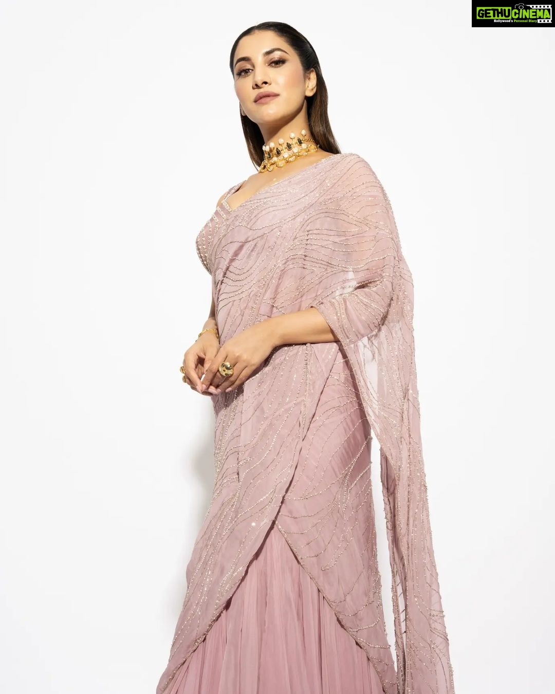 Rukmini Maitra Instagram - New Year Fashion Tip : Grace Never Goes out of Fashion!🌸 Try it! Outfit @charuandvasundhara Styling @styleographbychikkygoenka Makeup & Hair @makeupartist_prasenjit Photography @pixelamalgam