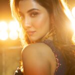 Rukmini Maitra Instagram - New Year's Eve Ready...💥💥💥❤️‍🔥❤️‍🔥❤️‍🔥 P.S. With a Broken Knee but a Firm Spirit!💫 Outfit @kommalsood Styling @styleographbychikkygoenka Makeup @makeupbybithikabenia Hair @hairbymousami Photography @pixelamalgam