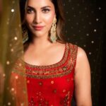 Rukmini Maitra Instagram - Christmas Eve..⭐️🌙❤️ #DanceDanceJuniorSeason3 tonight at 9:30pm sharp only on @starjalsha Outfit @ri_ritukumar Styling @styleographbychikkygoenka Makeup @makeupbybithikabenia Hair @makeupbybithikabenia Photography @subhadeep.dhar