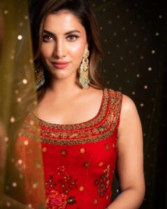 Rukmini Maitra Instagram - Christmas Eve..⭐️🌙❤️

#DanceDanceJuniorSeason3 tonight at 9:30pm sharp only on @starjalsha 

Outfit @ri_ritukumar
Styling @styleographbychikkygoenka 
Makeup @makeupbybithikabenia 
Hair @makeupbybithikabenia 
Photography @subhadeep.dhar