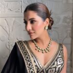 Rukmini Maitra Instagram - She’s my Black Magic Woman… @rukminimaitra ❤️❤️ Styled by @styleographbychikkygoenka Assisted by @sumana8775 @ankitabiswas2203 #mekeupartist #hairandmakeup #makeupartistprasenjit ❤️❤️
