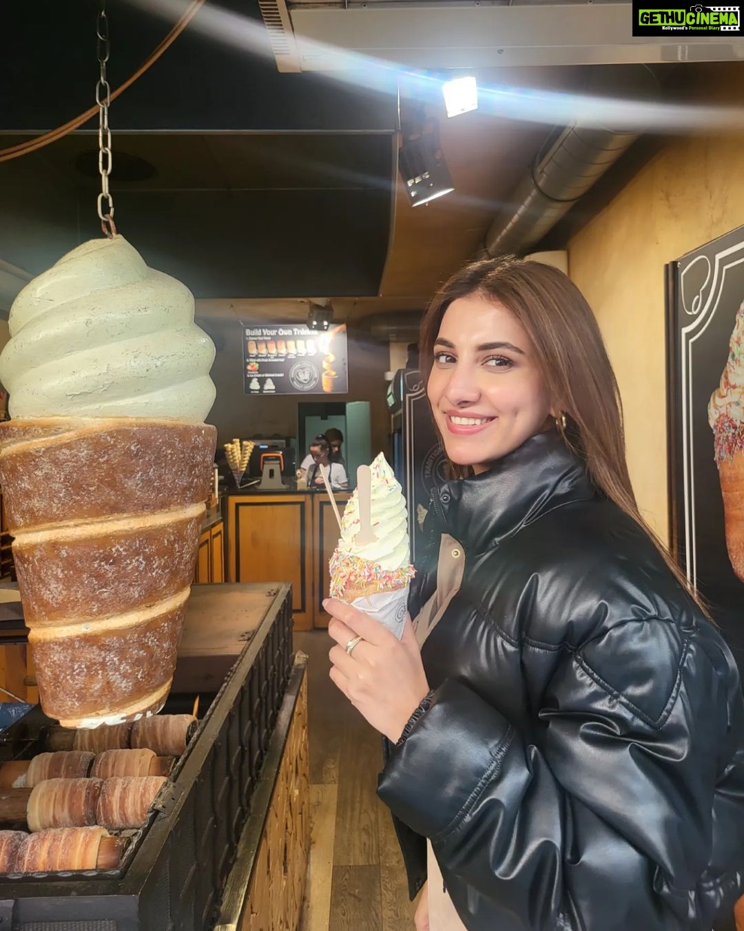 Rukmini Maitra Instagram - Prague = CHIMNEY CAKE!🍦😍🤤 White Chocolate was just 💋😍 Prague, Czech Republic