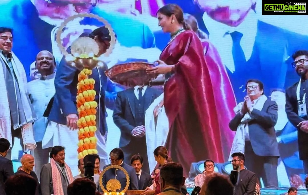 Rukmini Maitra Instagram - Such an honour inaugurating the #28thKIFF alongside our Honorable Chief Minister @mamataofficial and other eminent stalwarts of the industry.. Truly Grateful 🙏🏻⭐️ #KIFF2022 #KIFF