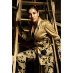 Rukmini Maitra Instagram - We're getting there..Steadily..☝🏻💥 #dancedancejuniorseason3 every Saturday and Sunday night at 9:30pm on @starjalsha Outfit @reik.studio Styling @styleographbychikkygoenka Makeup @makeupbybithikabenia Hair @hairbymousami Photography @pixelamalgam