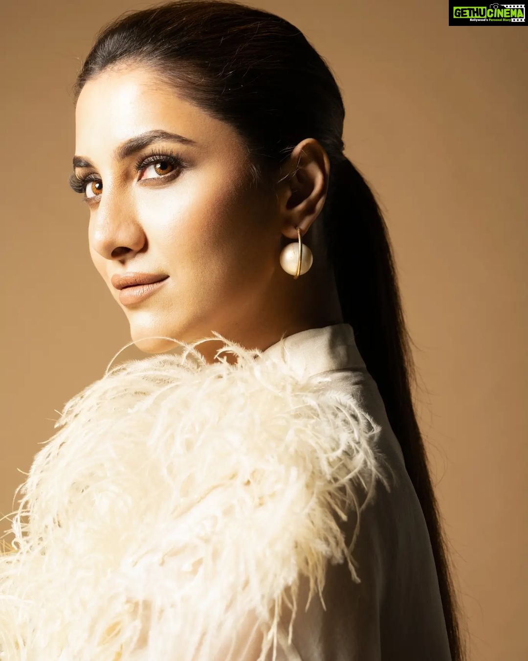 Rukmini Maitra Instagram - I spy with my little eye..👁