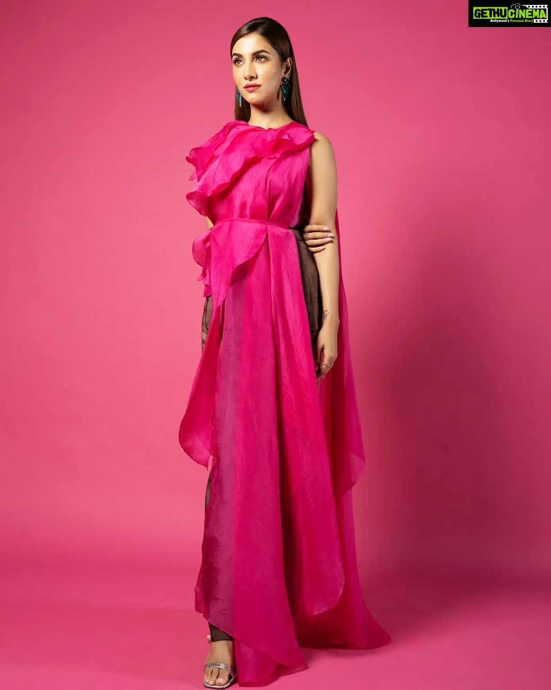 Rukmini Maitra Instagram - "Enough of PINK!".. Said No Girl Ever!ππ #dancedancejuniorseason3 tonight at 9:30pm only on @starjalsha Outfit @richakhemkalabel Styling @styleographbychikkygoenka Makeup @makeupbybithikabenia Hair @hairbymousami Photography @pixelamalgam