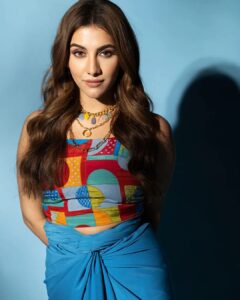 Rukmini Maitra Instagram - The 🐬 in me, missing the 🌊..💙

Styling @styleographbychikkygoenka 
Outfit @eshaamiinlabel1 @eshaamiin1
Makeup @makeupbybithikabenia 
Hair @hairbymousami 
Photography @pixelamalgam