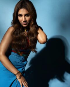 Rukmini Maitra Instagram - The 🐬 in me, missing the 🌊..💙

Styling @styleographbychikkygoenka 
Outfit @eshaamiinlabel1 @eshaamiin1
Makeup @makeupbybithikabenia 
Hair @hairbymousami 
Photography @pixelamalgam