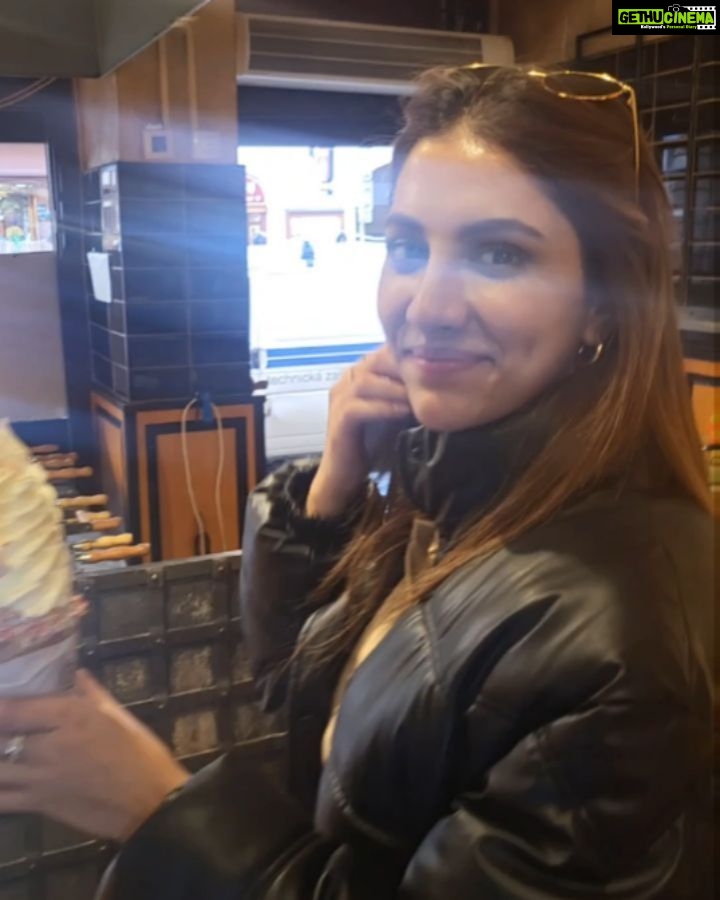 Rukmini Maitra Instagram - Prague = CHIMNEY CAKE!🍦😍🤤 White Chocolate was just 💋😍 Prague, Czech Republic