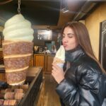 Rukmini Maitra Instagram - Prague = CHIMNEY CAKE!🍦😍🤤 White Chocolate was just 💋😍 Prague, Czech Republic